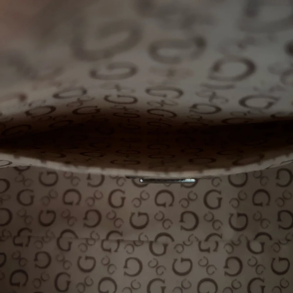 GUESS Tan Handbag - Picture 4 of 4